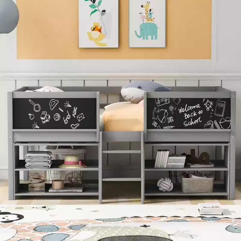 Lit mezzanine bas pour lits jumeaux de 198 cm (78 po) de long x 99 cm (39 po) de large, avec deux étagères amovibles et échelle, avec tableau de garde-corps décoratif