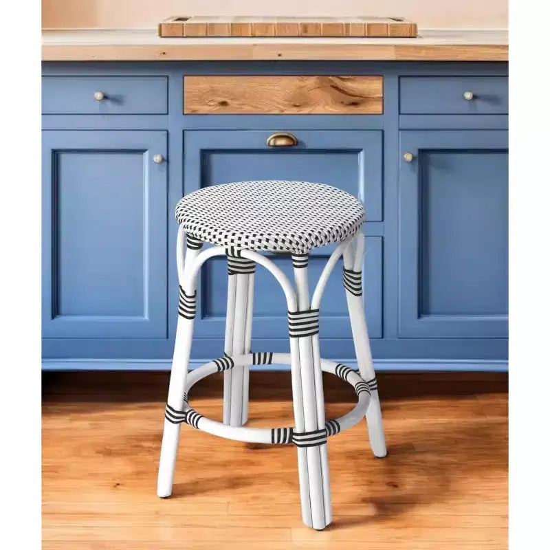 Chaise de bar sans dossier hauteur comptoir en rotin noir et blanc