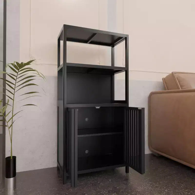 Meuble de rangement de salle de bain autoportant en bambou avec 2 portes magnétiques et étagères, 24,5 po de largeur